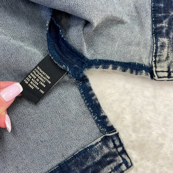 DG2 by Diane Gilman Snow Wash Boxy Jean Jacket - Picture 5 of 9